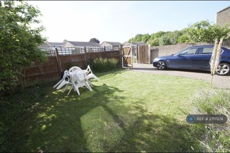 3 bedroom detached house to rent - Photo 2