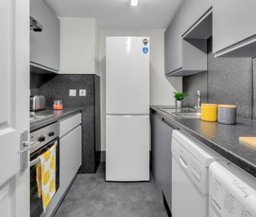 15 HYDE PARK TERRACE Leeds - LS6 1BJ - Photo 1