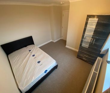 Room in a Shared House, Downs Road, LU1 - Photo 4