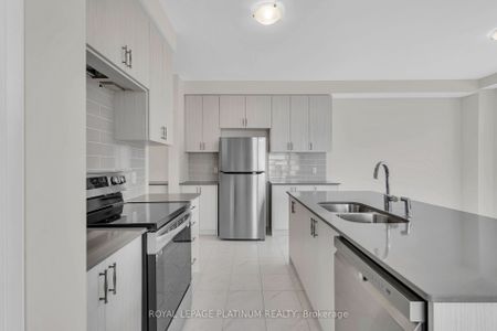 Detached Home For Lease | X8120310 - Photo 3