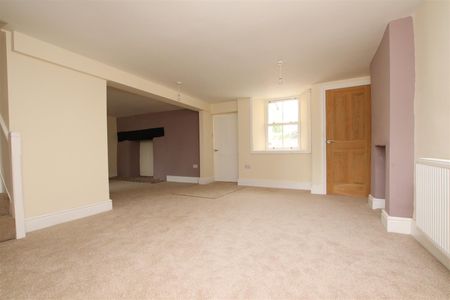 3 bed Cottage for let - Photo 2