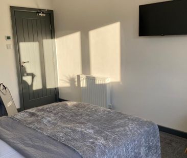 4 bedroom Student Flat to rent in Bridge View House, 15-23 City Roa... - Photo 5