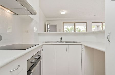 FULLY FURNISHED Two-bedroom modern apartment in ideal Herston location! - Photo 3