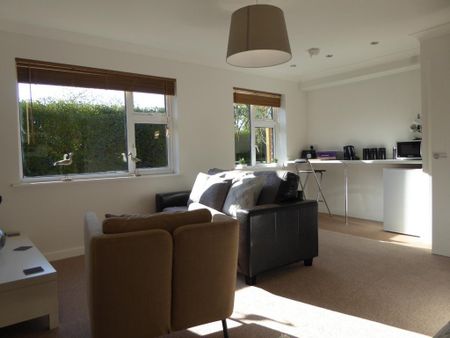 Studio to rent - Photo 2