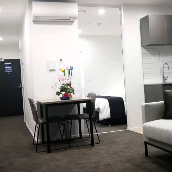 Recently Built 1 Bedroom Apartment With 1 Carpark in Epsom - Photo 1