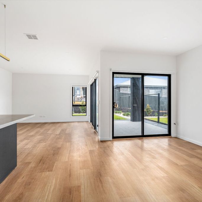 Near New 4 Bedroom Townhouse - Photo 1