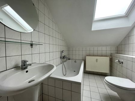 #Moderne Dachgeschoss-Wohnung#Stellplatz#zentrale Lage - Photo 2