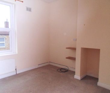 Bond Street, Batley, West Yorkshire, WF17 - Photo 2