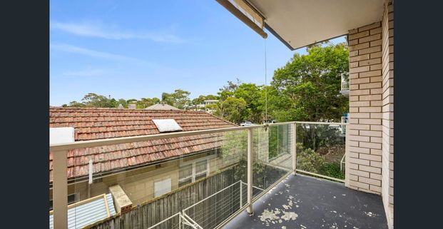 Light-Filled Coastal Apartment – Walk to Freshwater Village - Photo 1