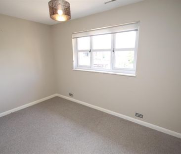 2 bedroom Terraced House to let - Photo 4