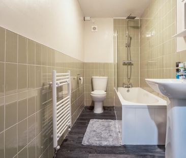 3 bedroom apartment to rent - Photo 6