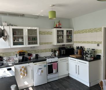2 Bed Terraced House, Sevier Street, BS2 - Photo 2