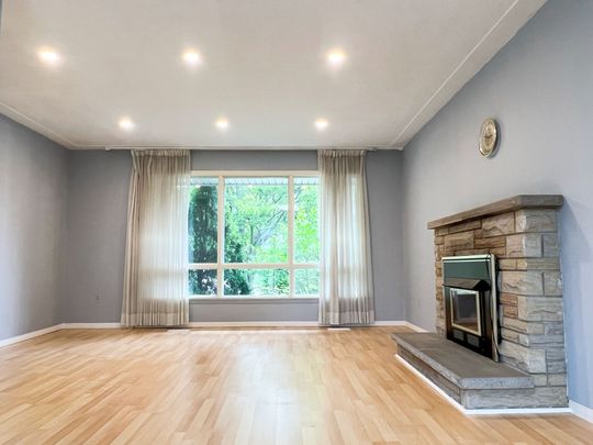 For Lease - 403 Denlow Avenue, Hamilton, Ontario - Photo 1