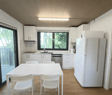 2 BEDROOM UNIT SEMI FURNISHED FREE INTERNET!! - Photo 4