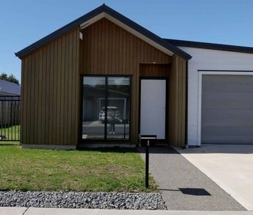 Modern Comfort on the Kapiti Coast– Near-New Three-Bedroom Home - Photo 4