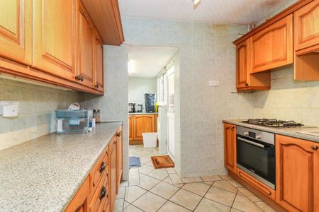 4 bedroom detached house to rent - Photo 4