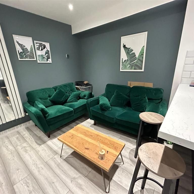 1 bedroom in a house share to rent - Photo 1