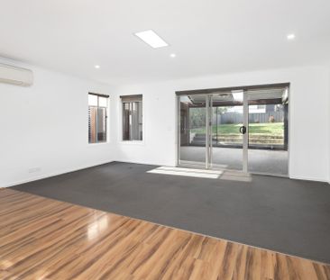 BEAUTIFUL FOUR BEDROOM HOME WITH DOUBLE GARAGE AS WELL AS EXTRA THR... - Photo 6