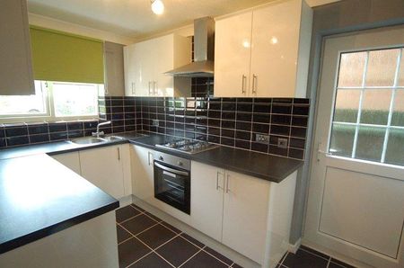 3 bedroom semi-detached house to rent - Photo 5