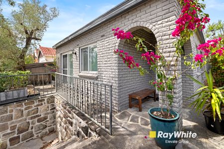 33 Old Canterbury Road, Lewisham NSW 2049 - House For Rent | Domain - Photo 4