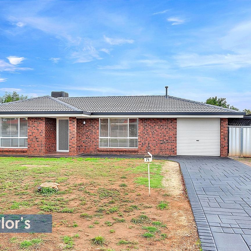 3 Bedroom home - ticks all the boxes PLUS offstreet parking for additional vehicles! - Photo 1