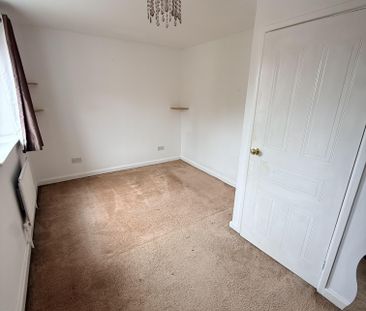 3 bed Semi-detached in Chiltern Close , Worcester Park, KT4 8LW - Photo 4