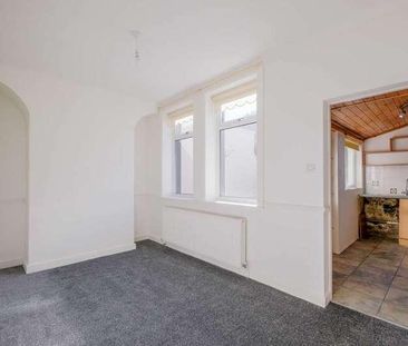 Southern Road, Cowersley, HD4 - Photo 1