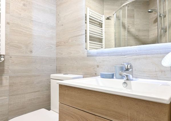 Calle de Fernández Caro, Madrid, Community of Madrid 28027