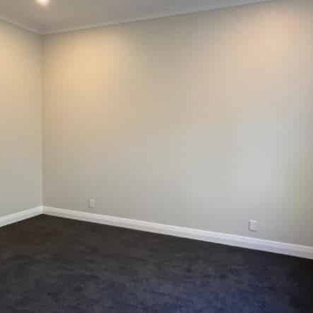 Charming Newly Renovated 4-Bedroom House for Rent - Photo 3