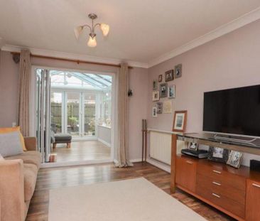 4 bedroom detached house to rent - Photo 4