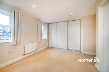 4 bedroom terraced to rent - Photo 2