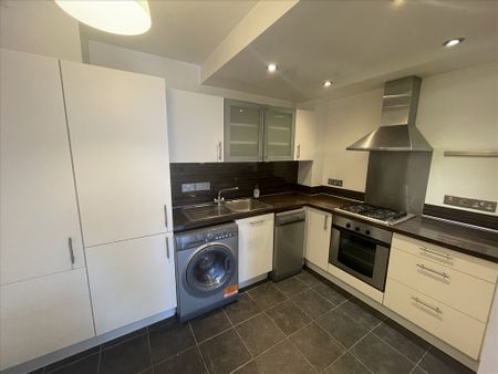 Apt 121, Victoria Place - Photo 2