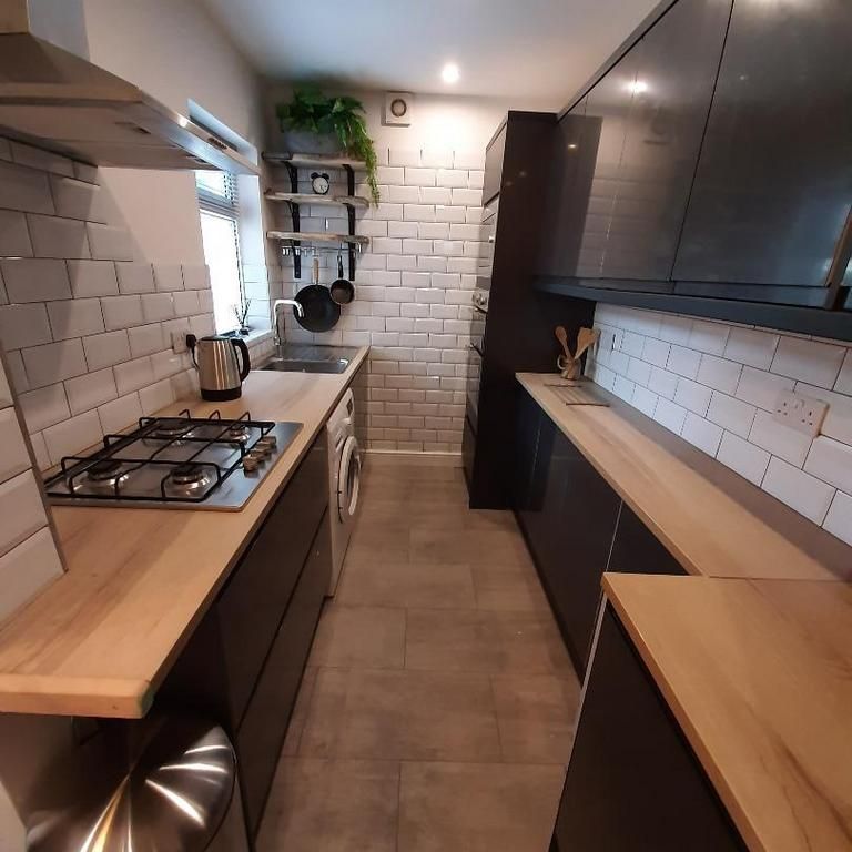 1 bedroom in a house share to rent - Photo 1