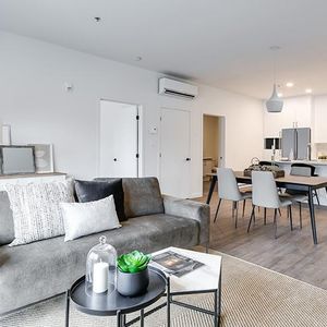 Grand 5 1/2 premier mois novembre à 1518$ droit aux animaux - Photo 2