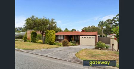Charming 3 Bedroom Home in a Prime Leeming Location! - Photo 2