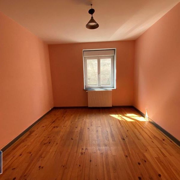 Location Appartement 2 pièces 38m² ST ROMAIN LACHALM 43620 - Photo 1
