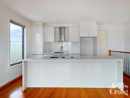 2/6 Fenacre Street, Strathmore - Photo 2