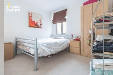 3 bedroom flat to rent - Photo 4