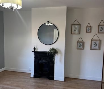 2 Bed Terraced House, Swallow Mount, LS12 - Photo 2