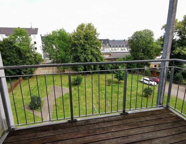 Großzügige 3-Zimmer mit Laminat, Wannenbad und Balkon, EBK in ruhiger Lage! - Foto 1