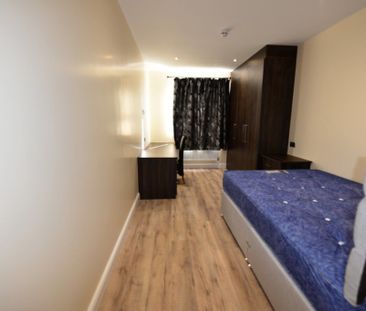 2 bedroom Flat in Woodsley Road, Leeds - Photo 1