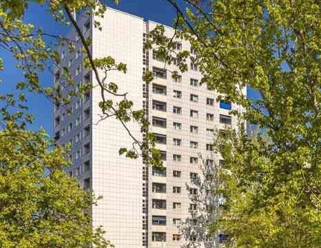 2-Raum-Stadt-Wohnung mit Balkon und offener Küche - Photo 1