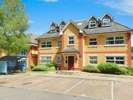 Cody Court, Farnborough Road, Farnborough, GU14 - Photo 2