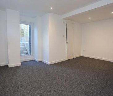 2 bedroom maisonette to rent - Photo 4