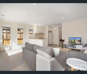 Family Home with Low Maintenance! - Photo 1