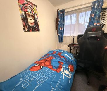 3 bedroom semi-detached house to rent - Photo 3