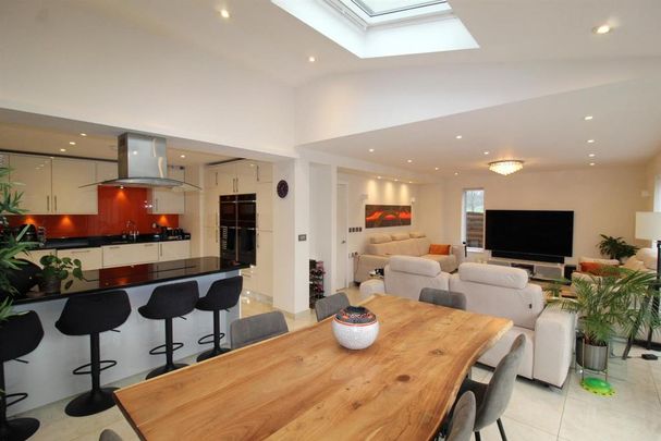 5 bedroom semi-detached house to rent - Photo 1