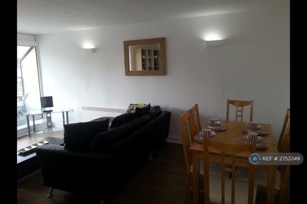 2 bedroom flat to rent - Photo 1