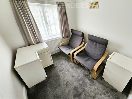 4 bedroom semi-detached house to rent - Photo 4