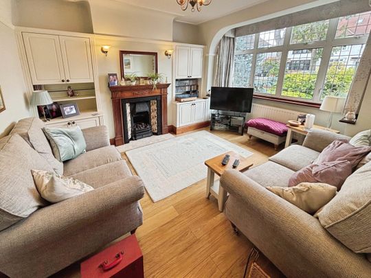 Gaynes Park Road, Upminster, RM14 - Photo 1